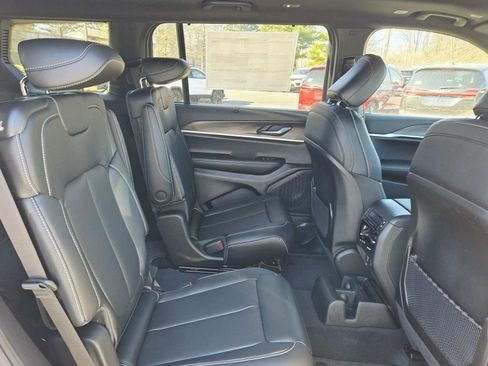 New 2025 Jeep Grand Cherokee L Limited w/ Luxury Tech Group II image 19