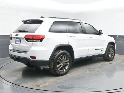 Used 2017 Jeep Grand Cherokee Laredo AWD/4WD image 10