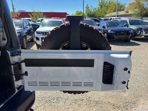 Used 2018 Jeep Wrangler Unlimited Rubicon image 15