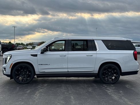 New 2026 GMC Yukon XL Denali w/ Denali Reserve Package AWD/4WD image 11