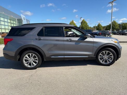 Used 2024 Ford Explorer XLT w/ Equipment Group 202A AWD/4WD image 8