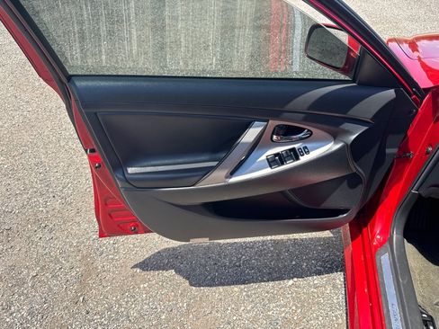 Used 2011 Toyota Camry SE w/ SE/XLE Extra-Value Pkg FWD image 32