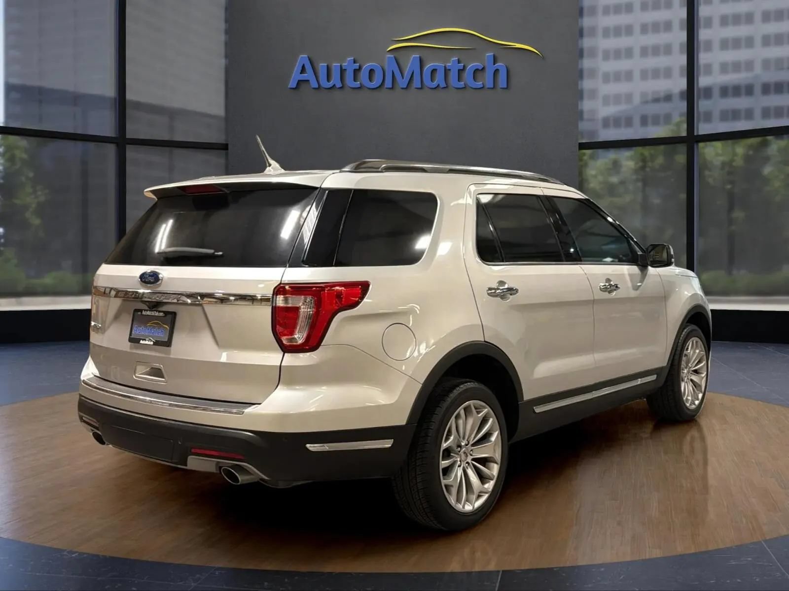 Used 2019 Ford Explorer Limited w/ Class III Trailer Tow Package FWD image 11