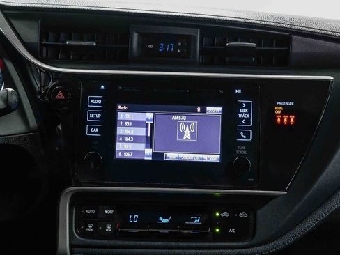 Certified 2018 Toyota Corolla SE w/ Carpet Mat Package (TMS) FWD image 15