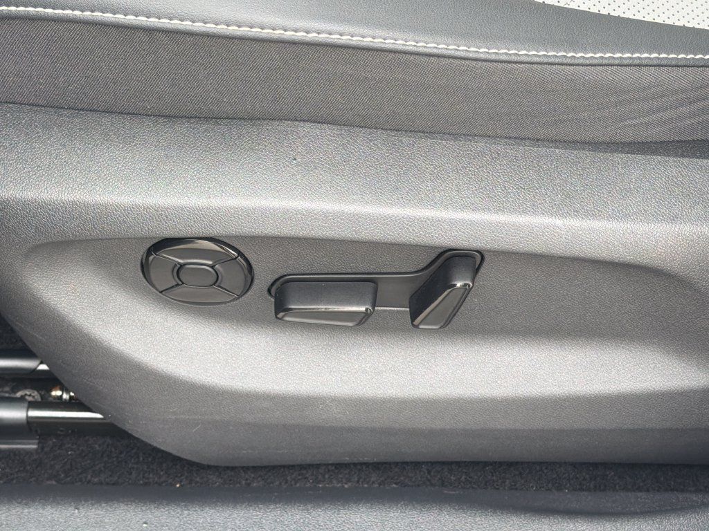 Certified 2026 Volkswagen Tiguan SE R-Line AWD/4WD image 10