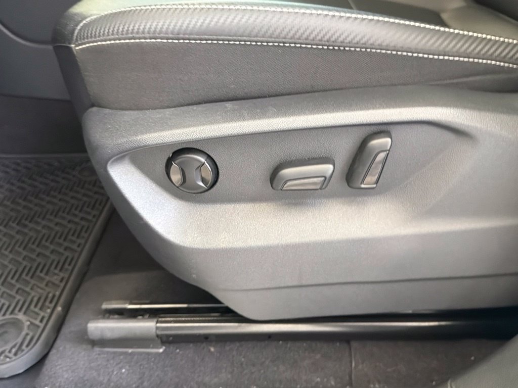 Used 2021 Volkswagen Atlas Cross Sport SE w/ Panoramic Sunroof Package FWD image 43