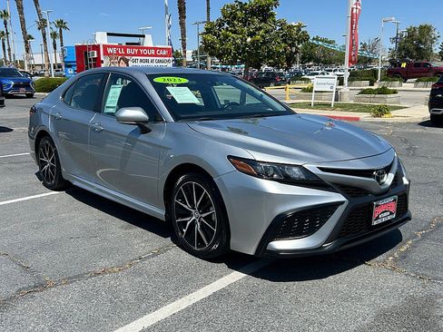 Used 2023 Toyota Camry SE FWD image 1