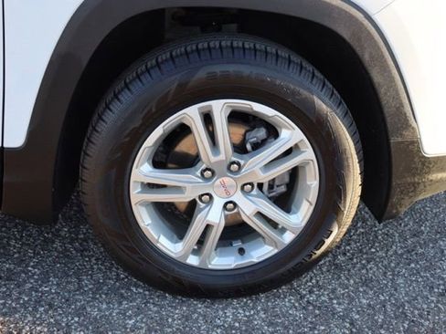 Used 2023 GMC Terrain SLE w/ Driver Convenience Package image 10