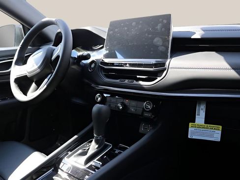 New 2026 Jeep Compass Latitude image 17