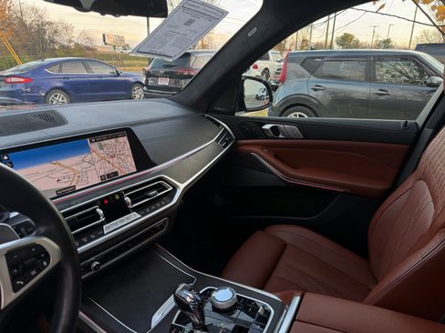Used 2022 BMW X7 M50i image 32
