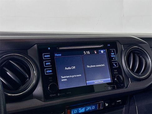 Used 2017 Toyota Tacoma TRD Sport image 13