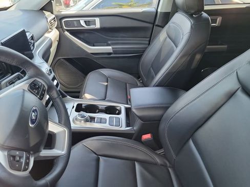 Used 2023 Ford Explorer XLT w/ Equipment Group 202A RWD image 10