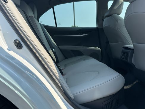 Used 2021 Toyota Camry XLE w/ Navigation Upgrade Package FWD image 15