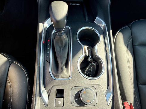 Certified 2023 Chevrolet Traverse LT w/ Rear Camera Mirror Package image 15