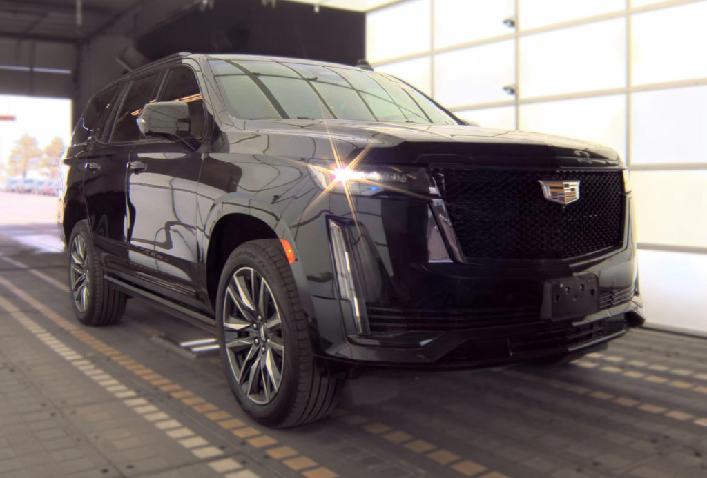 Used 2022 Cadillac Escalade Sport Platinum AWD/4WD image 2