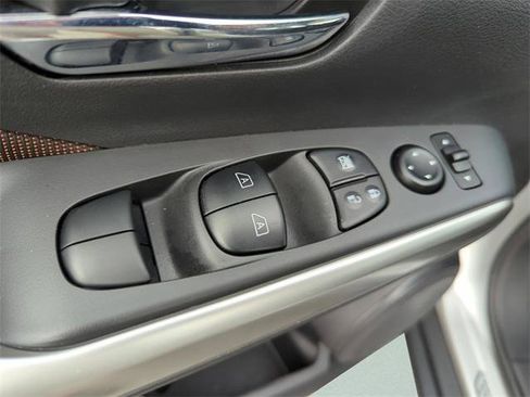 Certified 2020 Nissan Kicks SR image 21