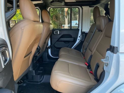 Used 2021 Jeep Wrangler Unlimited Sahara AWD/4WD image 30