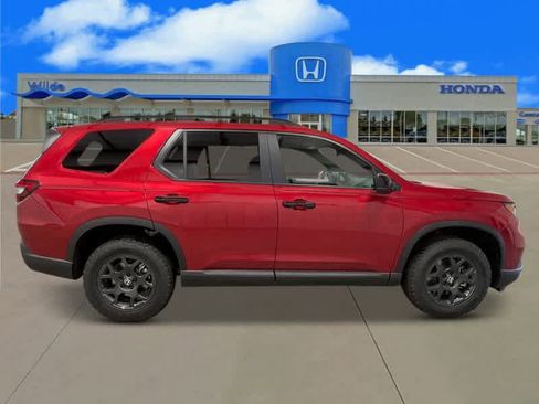 New 2025 Honda Pilot TrailSport image 9