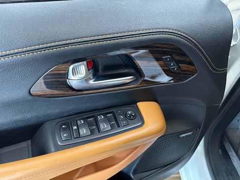 Certified 2021 Chrysler Pacifica Pinnacle image 13