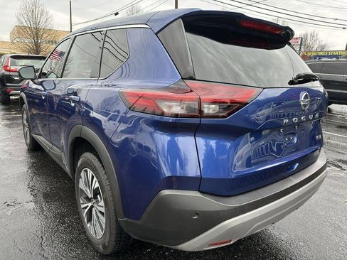 Used 2021 Nissan Rogue SV image 3