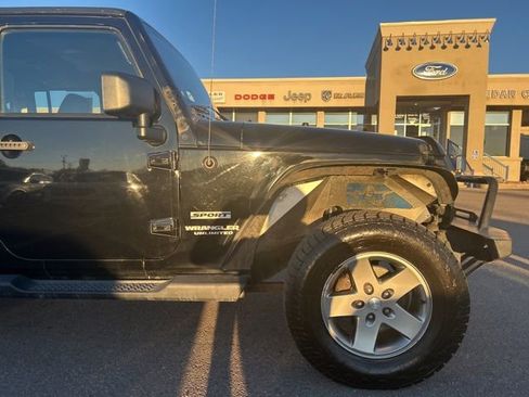 Used 2014 Jeep Wrangler Unlimited Sport w/ Dual Top Group image 10