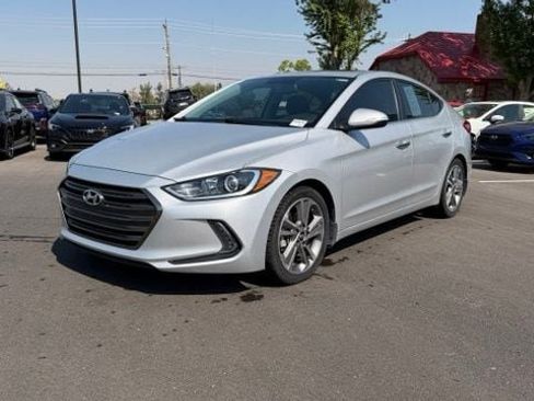 Used 2017 Hyundai Elantra Limited w/ Limited Tech Package 04 FWD image 7
