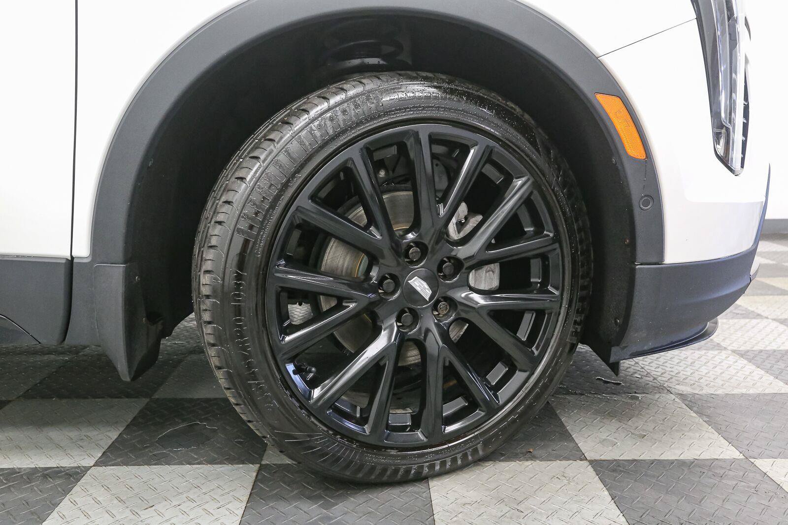 Used 2022 Cadillac XT4 Sport w/ Sun And Sound Package AWD/4WD image 17