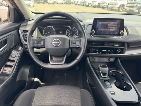Used 2025 Nissan Rogue SV FWD image 22