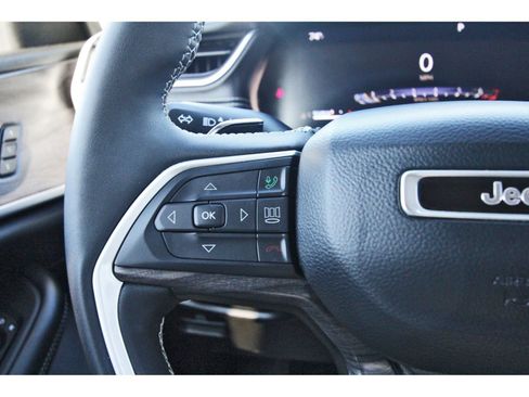 Used 2023 Jeep Grand Cherokee Limited w/ Black Appearance Package image 23