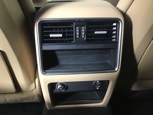 Certified 2022 Porsche Cayenne AWD/4WD image 24
