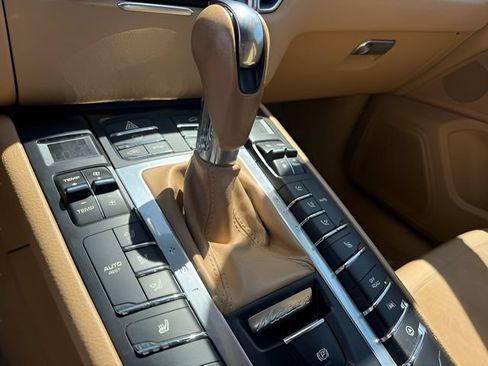 Used 2017 Porsche Macan AWD/4WD image 22