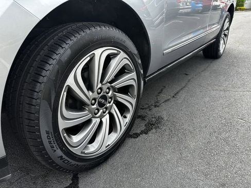 Certified 2023 Lincoln Navigator Reserve AWD/4WD image 12