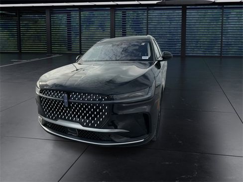 Used 2024 Lincoln Nautilus Reserve image 3