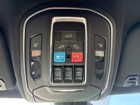 Used 2024 Jeep Wagoneer Series II AWD/4WD image 14