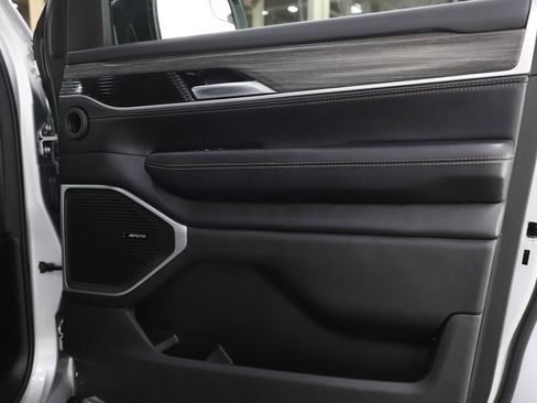 Used 2024 Jeep Wagoneer Series II w/ Flexible Seating Group image 9