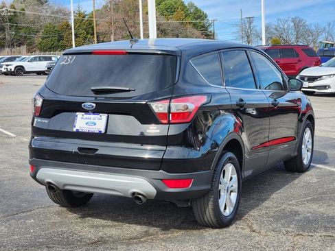 Used 2017 Ford Escape SE image 5