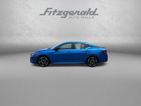 Used 2025 Nissan Sentra SR FWD image 4