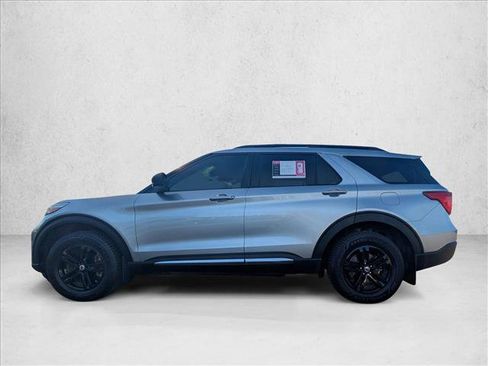 Used 2022 Ford Explorer XLT w/ Equipment Group 202A image 9