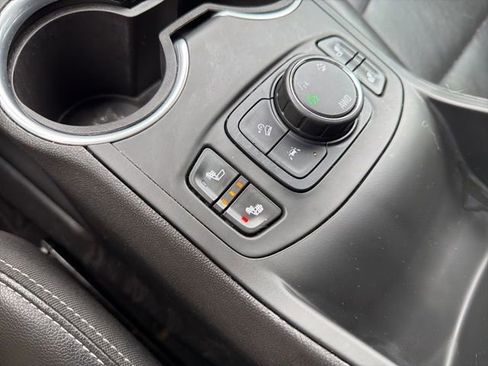 Used 2022 GMC Terrain SLT image 34