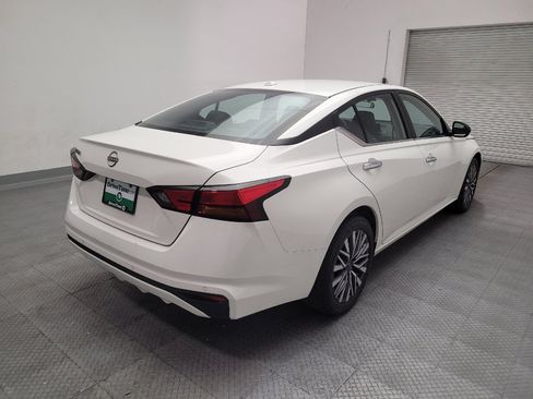 Used 2025 Nissan Altima 2.5 SV FWD image 9