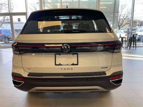 New 2025 Volkswagen Taos SE image 8