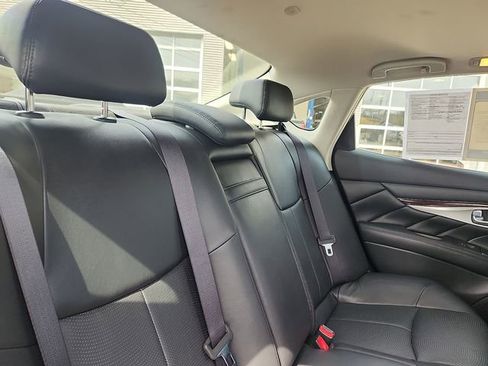 Used 2015 INFINITI Q70 3.7 image 29