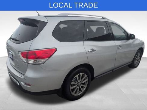 Used 2016 Nissan Pathfinder SV w/ SV Cold Weather Package image 9