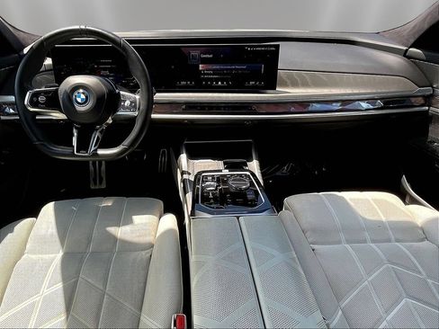 Used 2023 BMW i7 xDrive60 AWD/4WD image 7