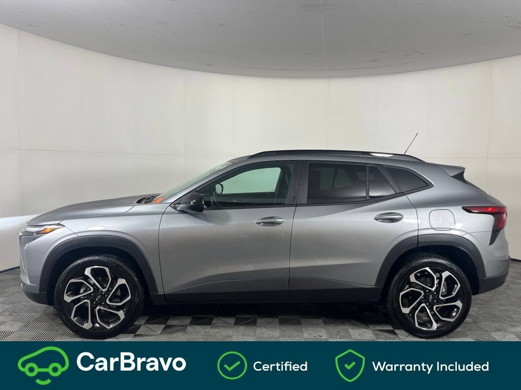 Used 2025 Chevrolet Trax RS w/ Sunroof Package FWD image 11
