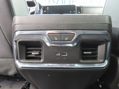 Used 2024 Chevrolet Silverado 1500 High Country image 11