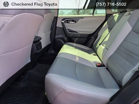 Used 2021 Toyota RAV4 XLE Premium image 20