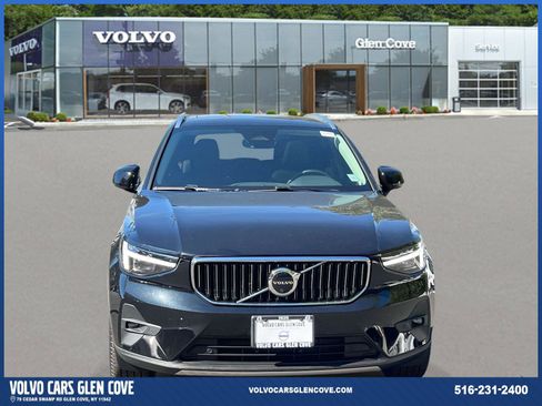 Certified 2025 Volvo XC40 B5 Plus w/ Climate Package image 2