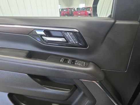 Used 2025 Chevrolet Suburban High Country AWD/4WD image 21