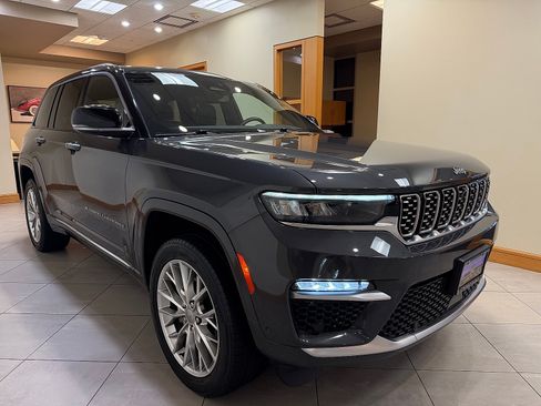 Used 2022 Jeep Grand Cherokee Summit w/ Trailer Tow Prep Group (B) RWD image 2